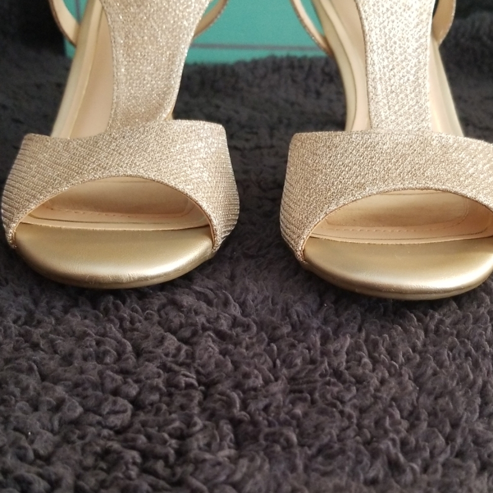 Gold peep toe shoes - Picture 8 of 8